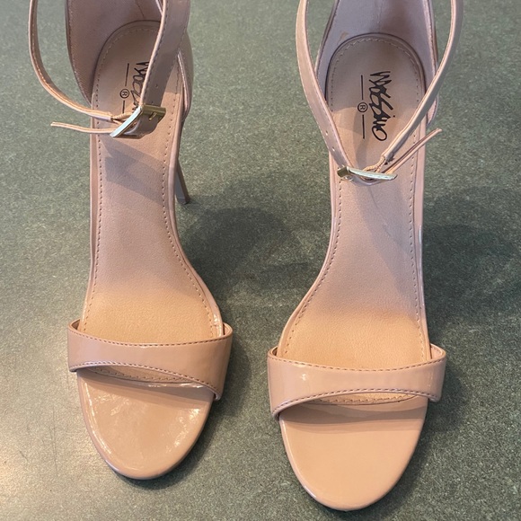 Mazzimo beige ankle strap sandals. - Picture 2 of 4